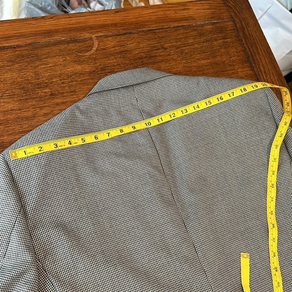 EUC Jos A Bank gray and black check sportcoat size 44 short - Picture 7 of 9